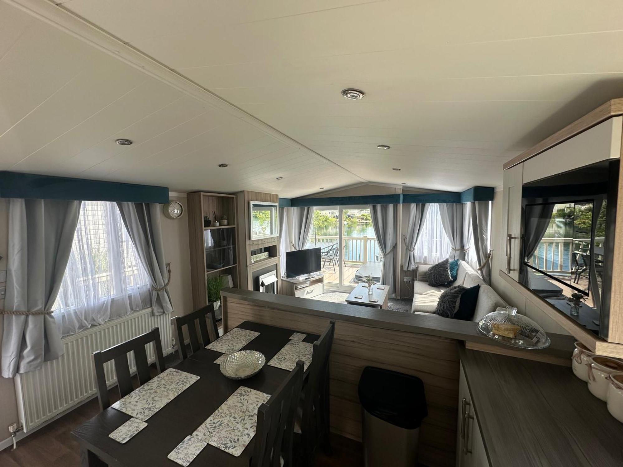 Lakeside Retreat 3 With Hot Tub, Private Fishing Peg Situated At Tattershall Lakes Country Park Exterior photo